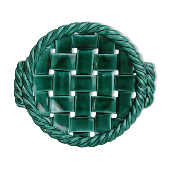 Green braided earthenware cut