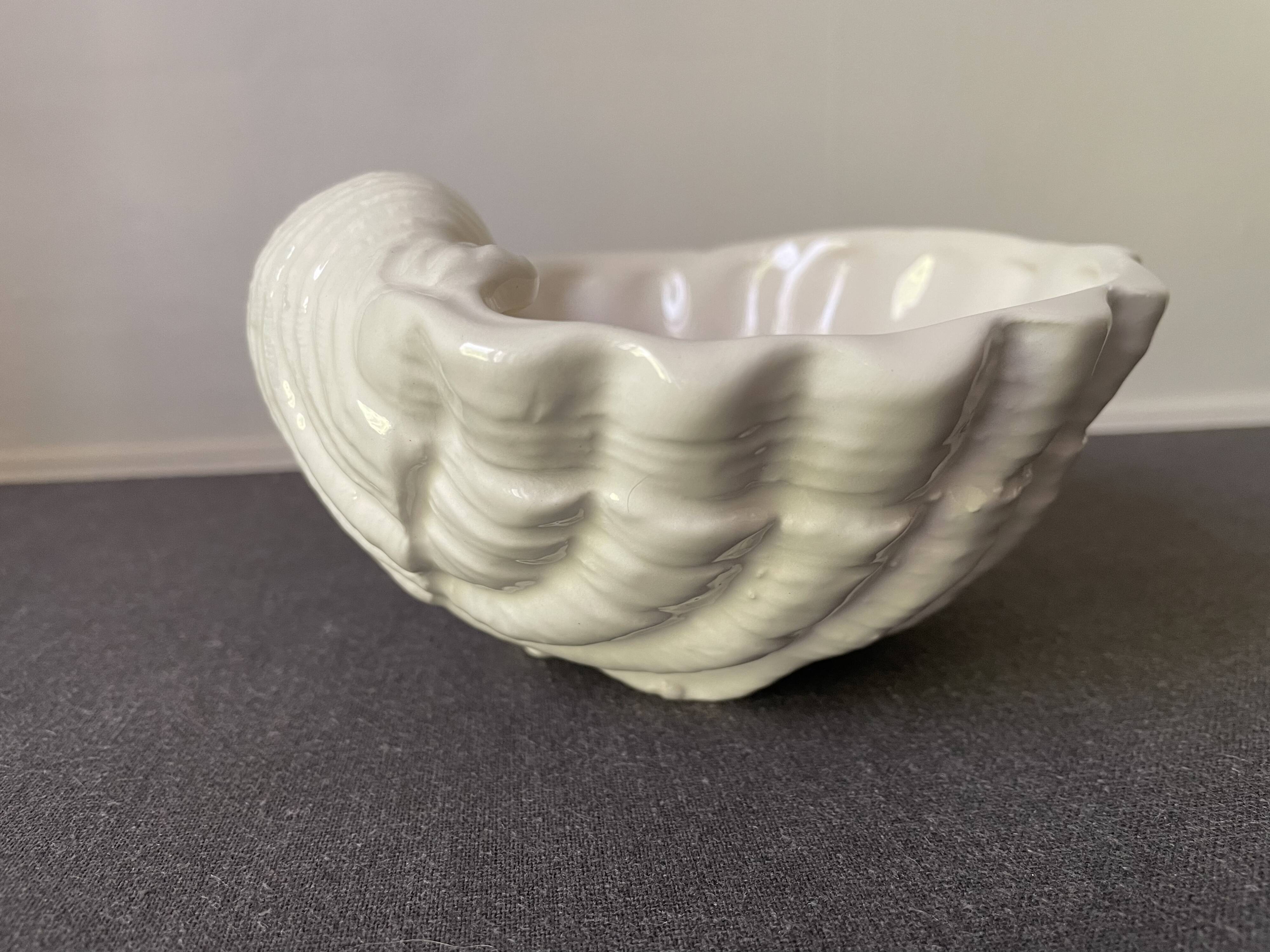 Ceramic shell emptier