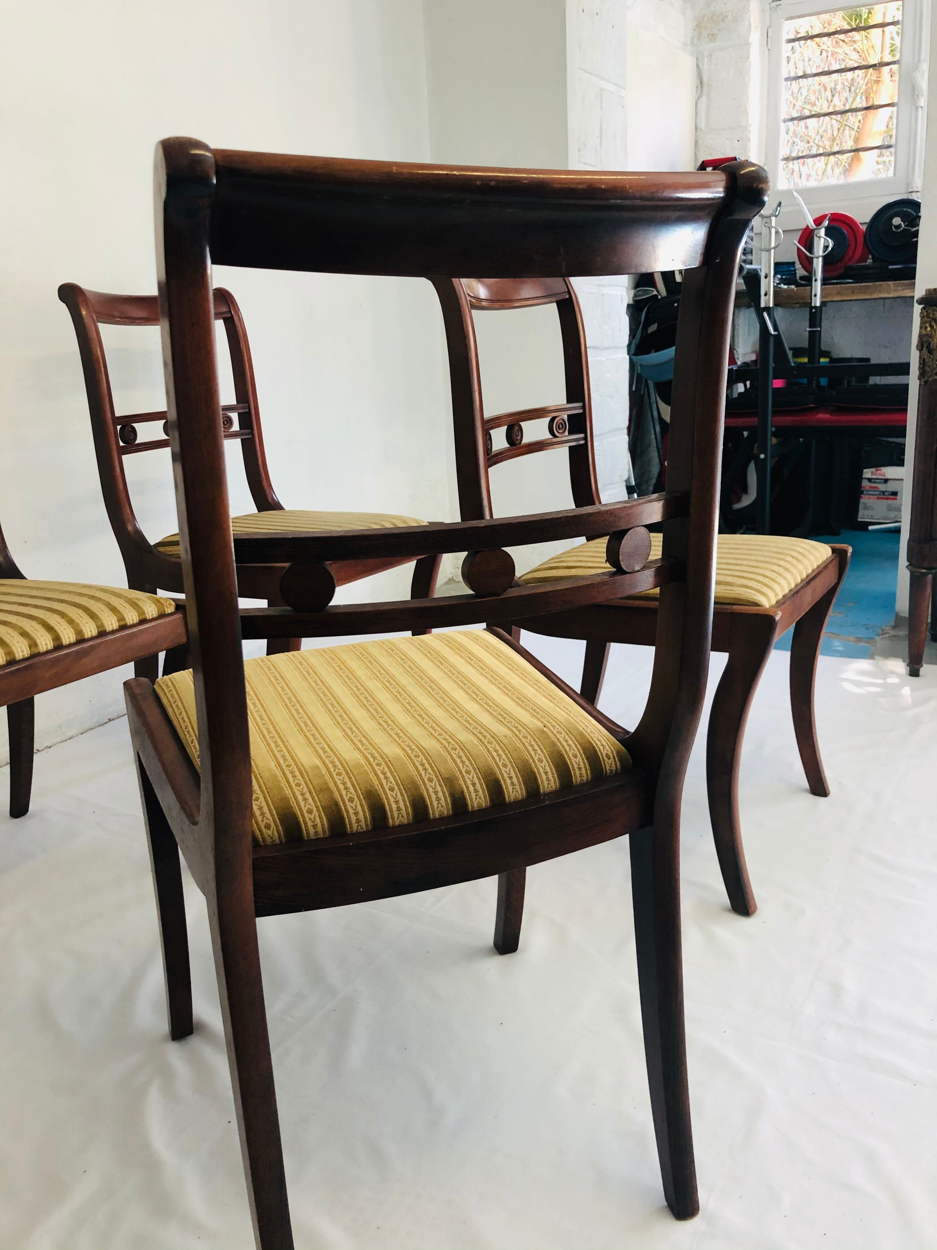 Lot of 4 English style chairs