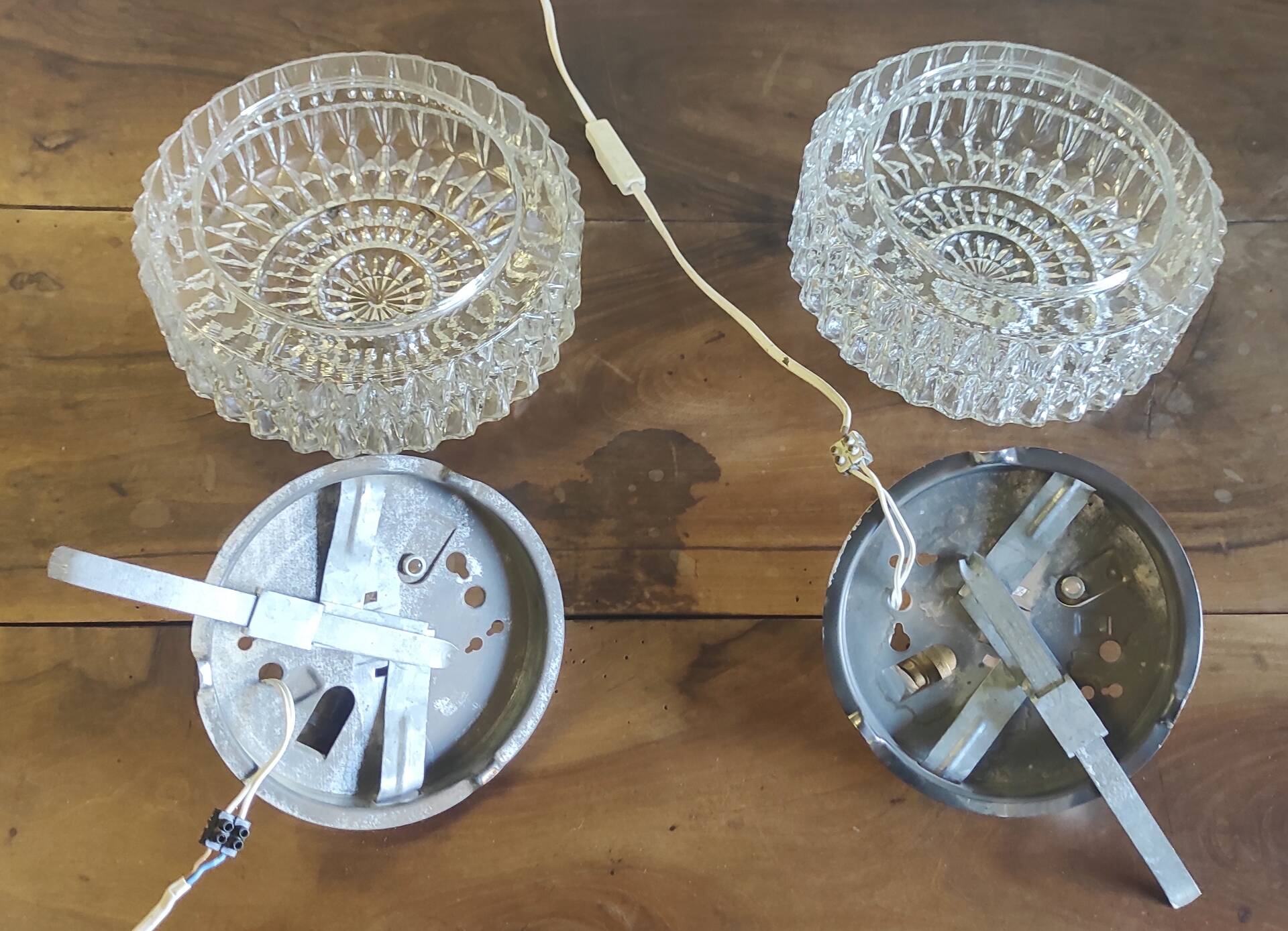 Ceiling light or wall light in moulded glass - 70s
