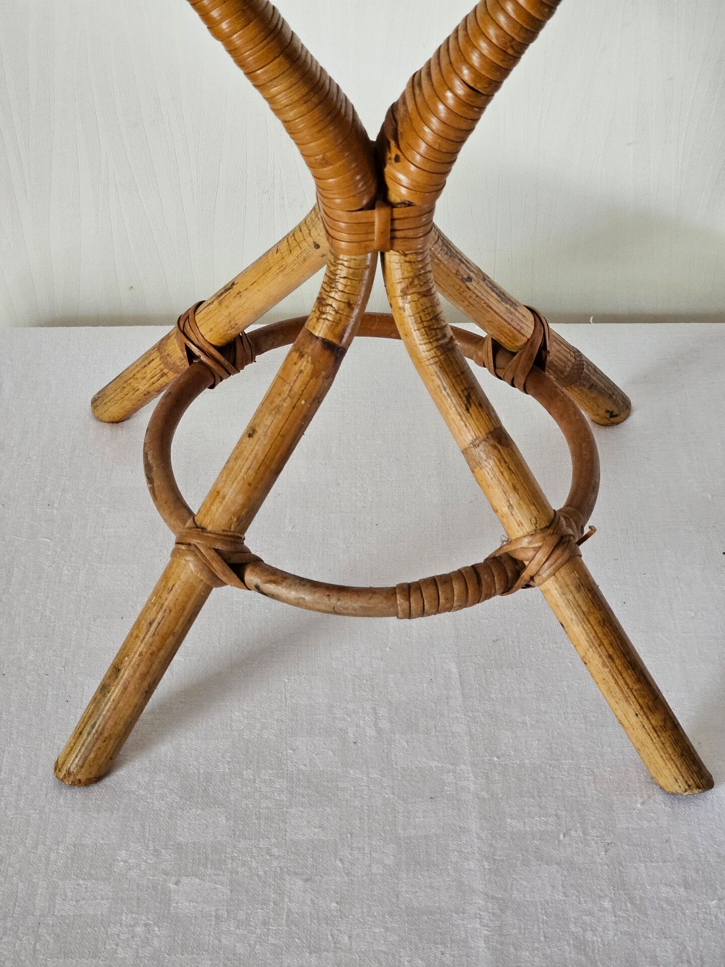 Vintage double-sided round mirror on a rattan stand.