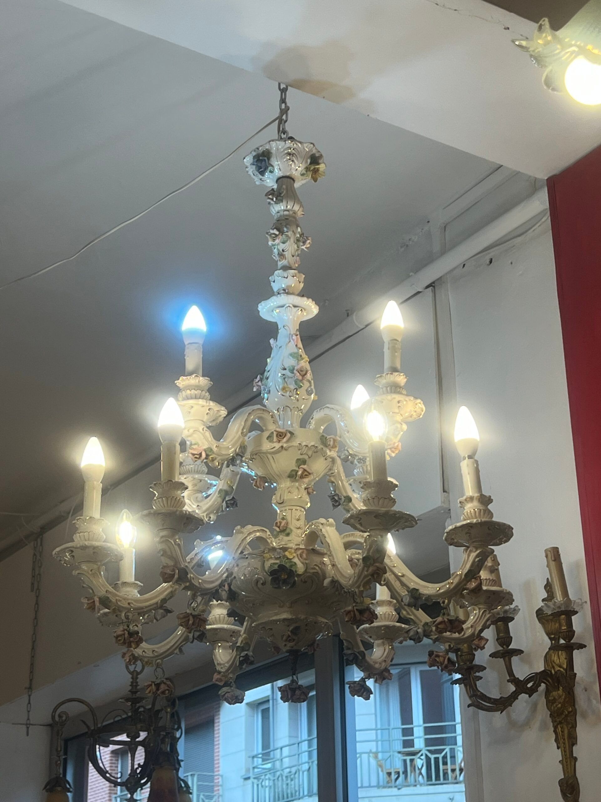 Large 19th century chandelier in Italian Capodimonte porcelain, floral decoration