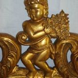 Imposing mirror, carved gilded wood, with Putto decoration