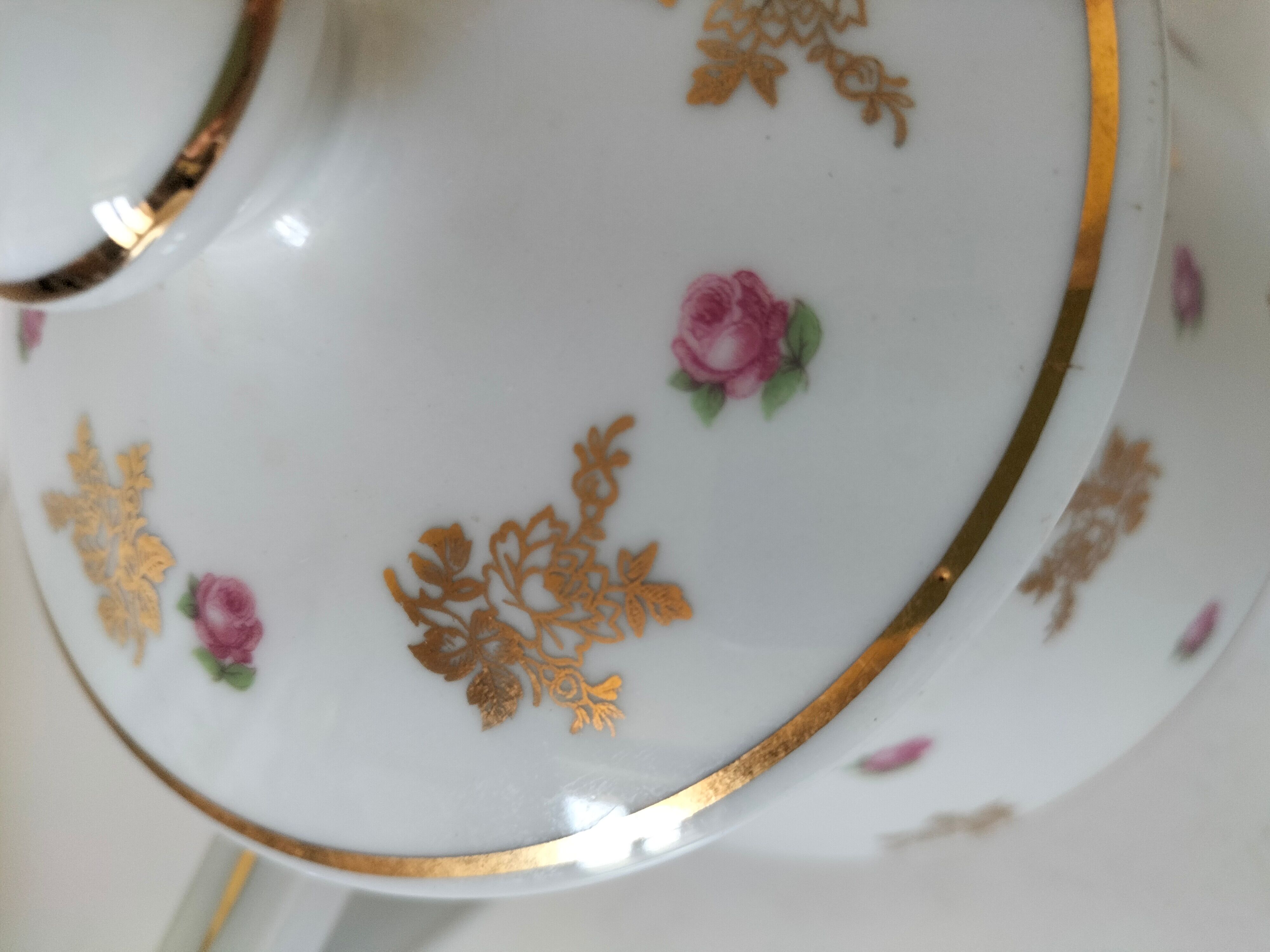 Porcelain teapot Louis Lourioux, decorated with roses and pyroluxe gilding.