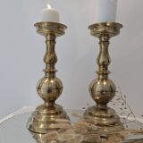 Paire de grands bougeoirs en Laiton