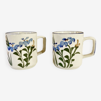 Pair of hand-painted Chinese ceramic mugs