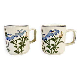 Pair of hand-painted Chinese ceramic mugs