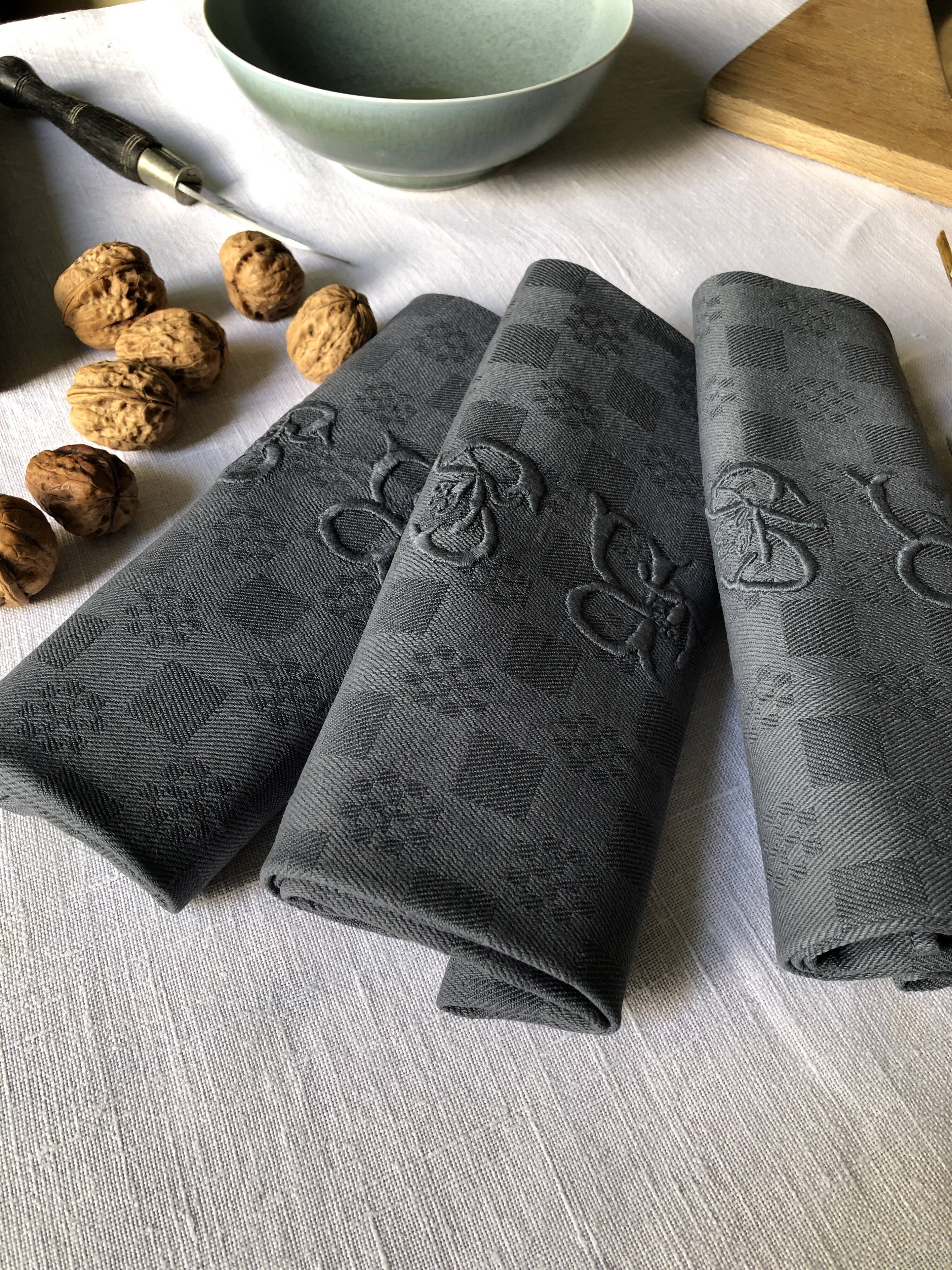 Suite of four napkins tinted in smoke grey