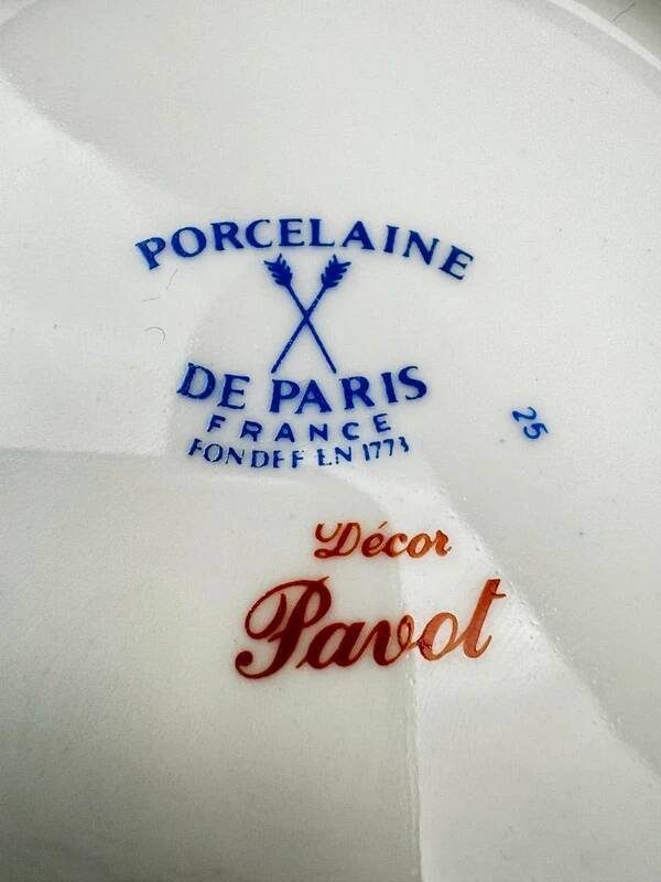 4 porcelain bowls from Paris, decorated with red and blue poppy flowers