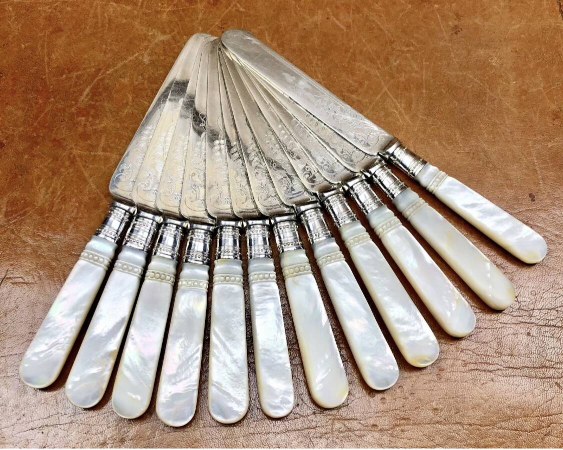 Ménagère couvert entremets nacré et métal argenté XIX