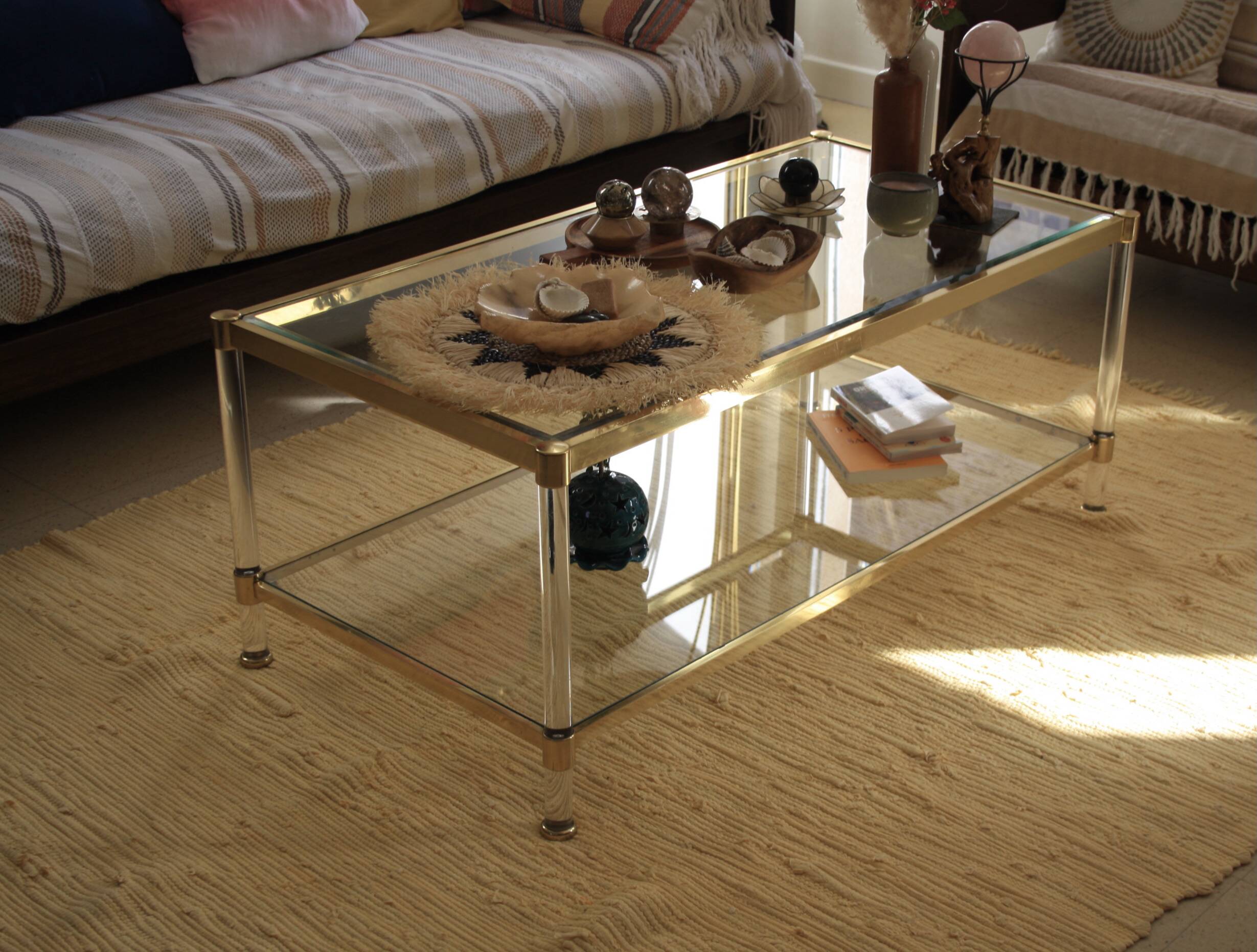 Table basse laiton, verre & lucite