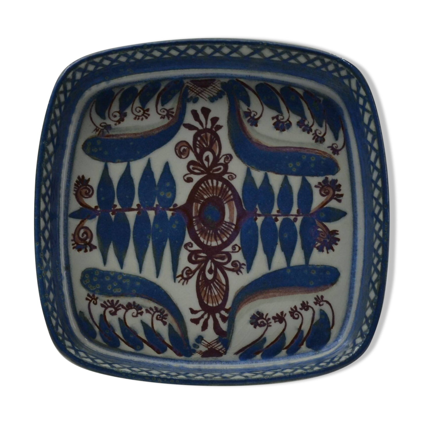 Earthenware plate from the Tenera series by Marianne Johnson for Royal Copenhagen.