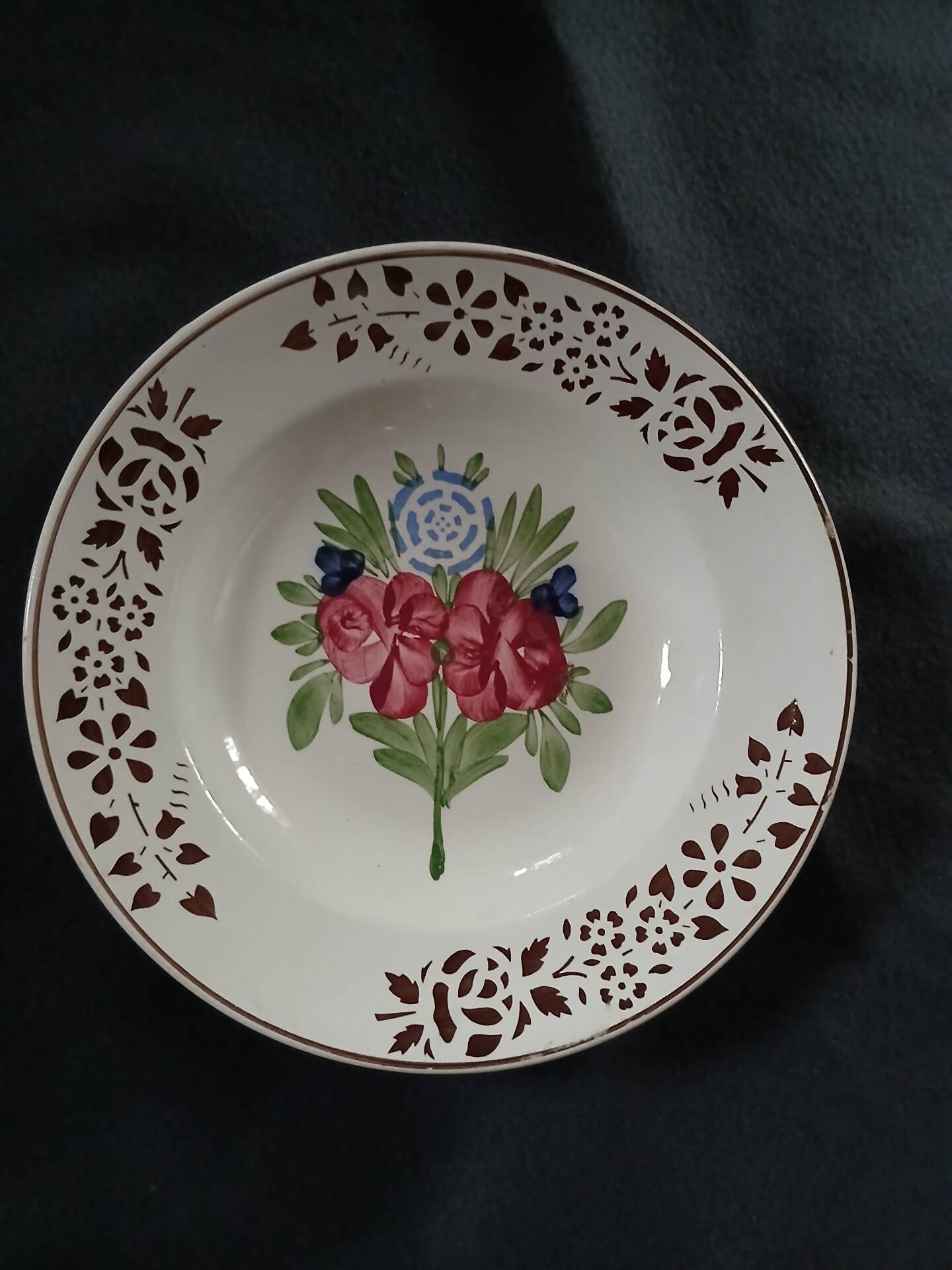 8 assiettes creuses anciennes dépareillées 