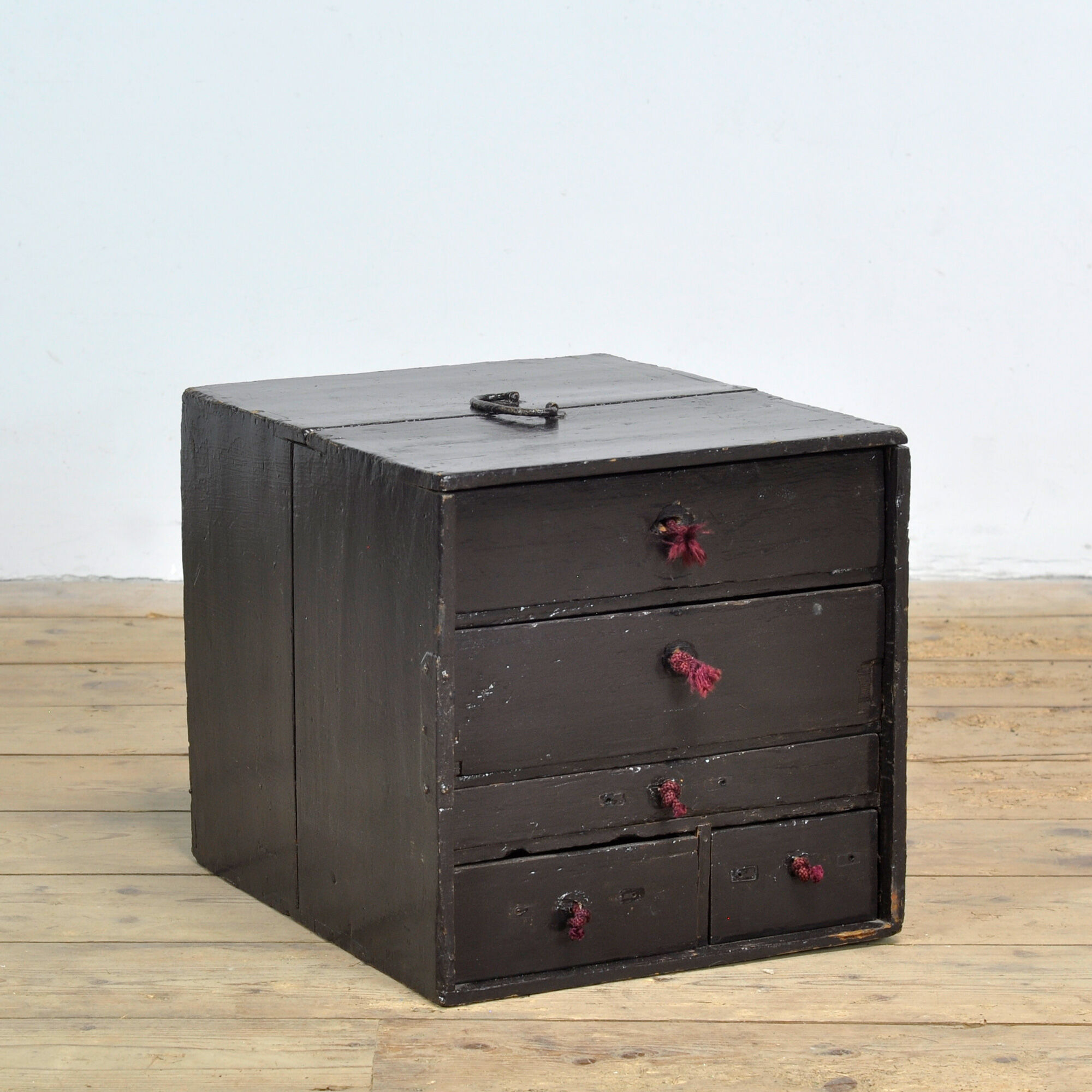 Small Japanese chest of drawers, circa 1900