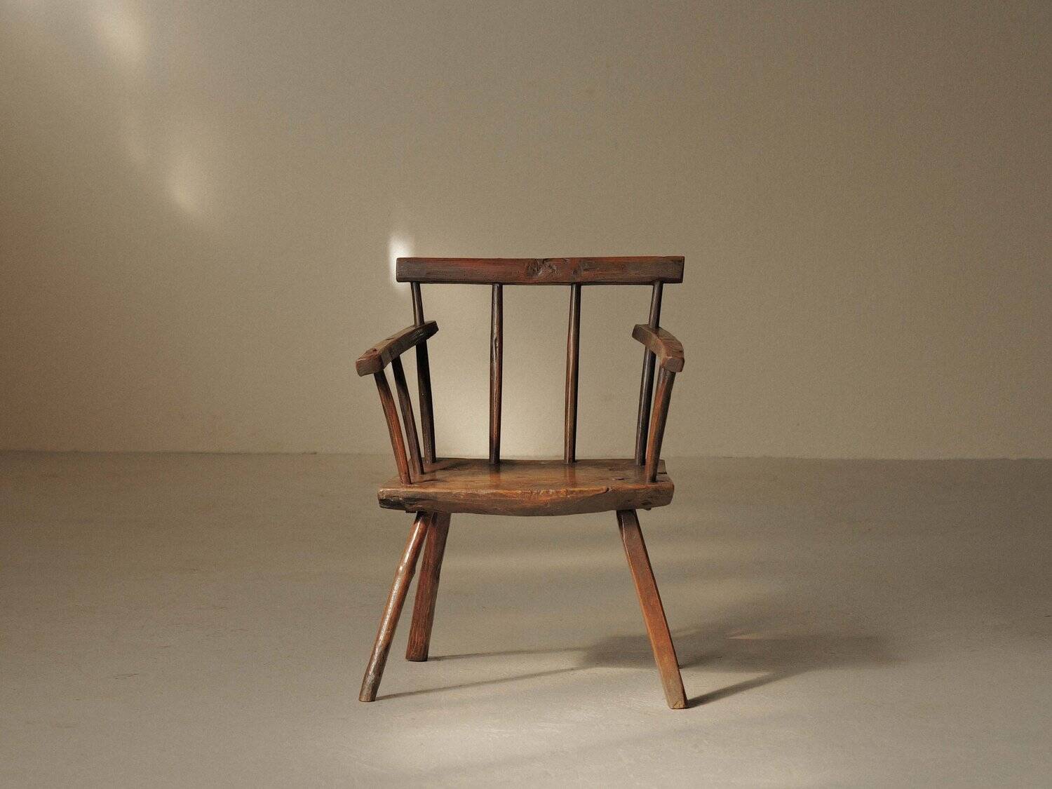 Fauteuil en bois massif, art populaire, Royaume-Uni , XIXᵉ siècle