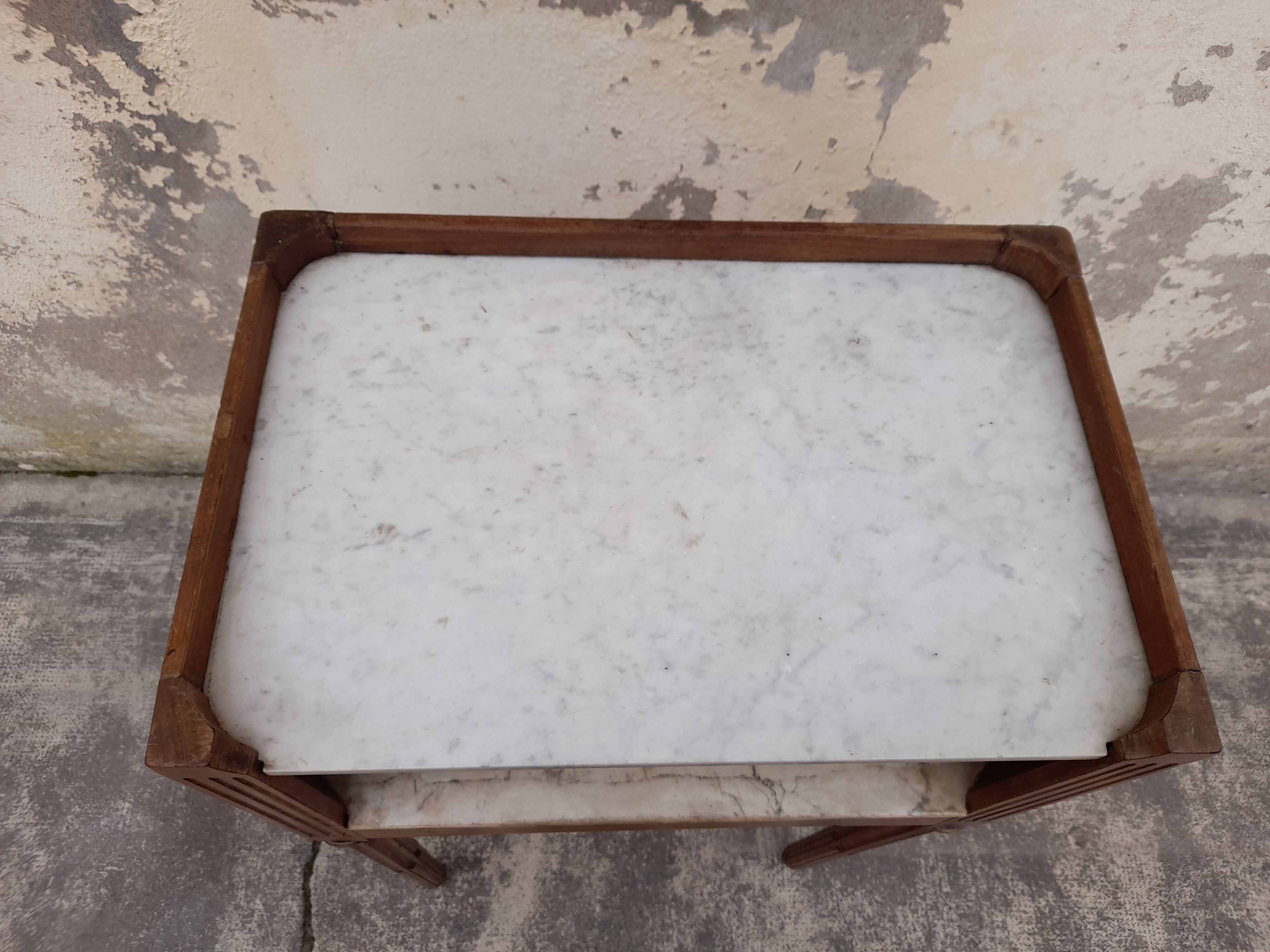 Table de chevet style louis xvi avec poignée