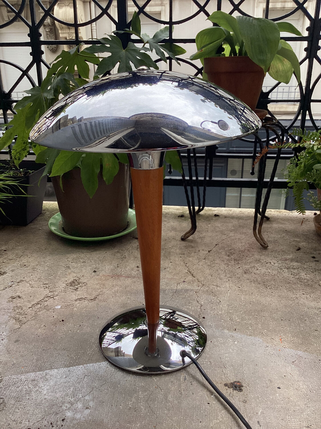 Vintage design liner mushroom table lamp