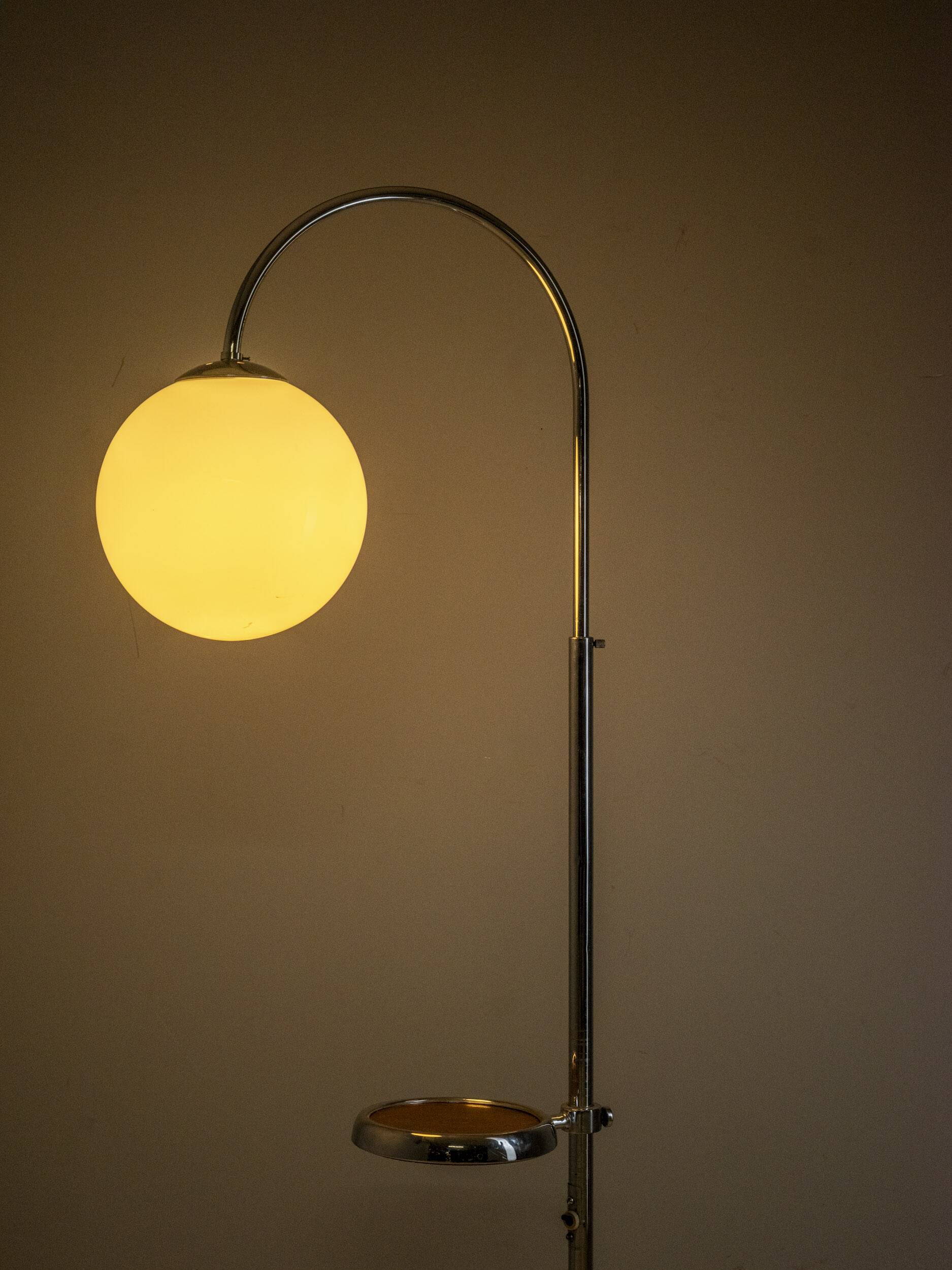 Lampe de sol chrome ajustable fonctionnelle, Tchécoslovaquie, années 1930