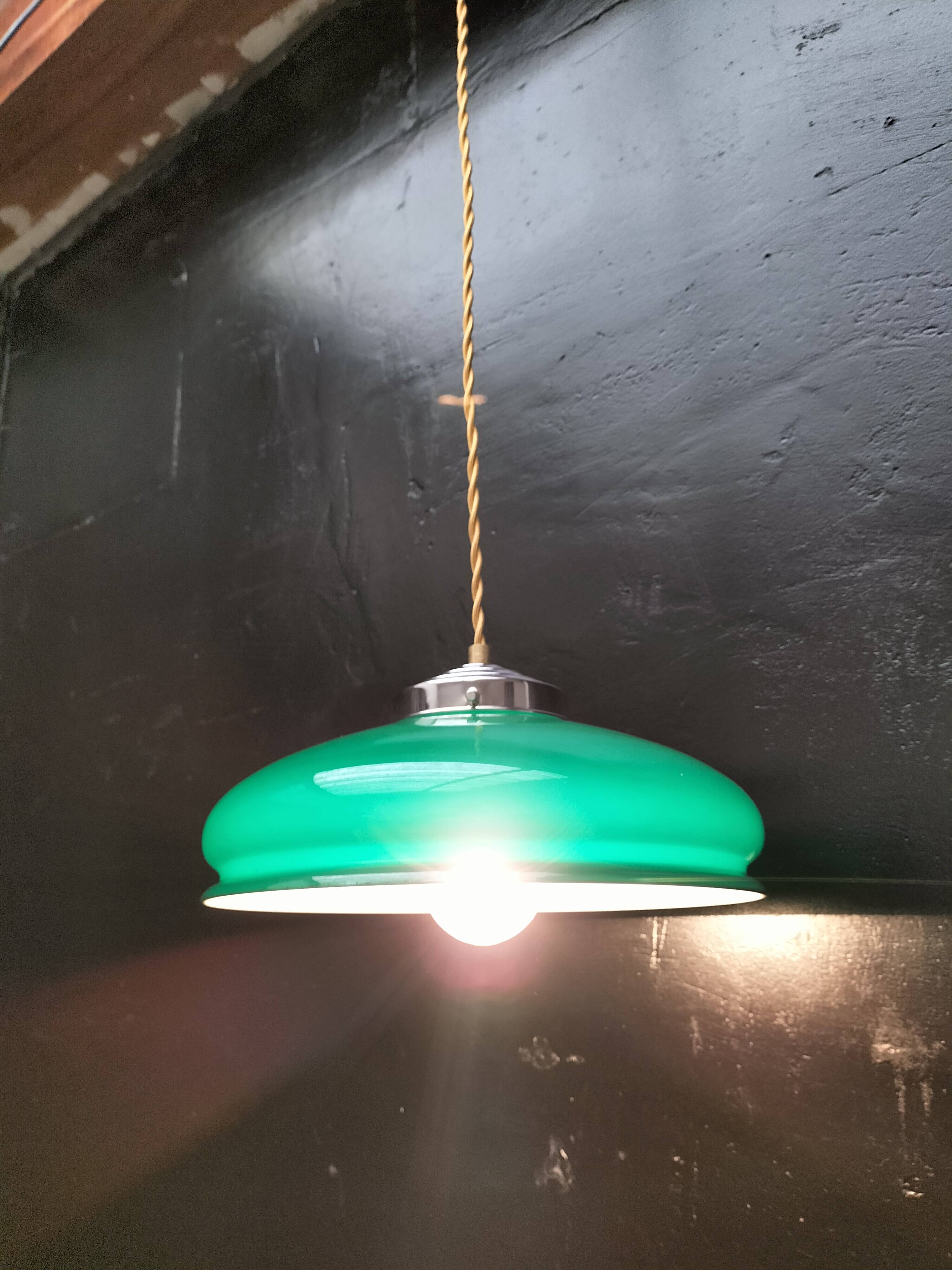 Green opaline suspension