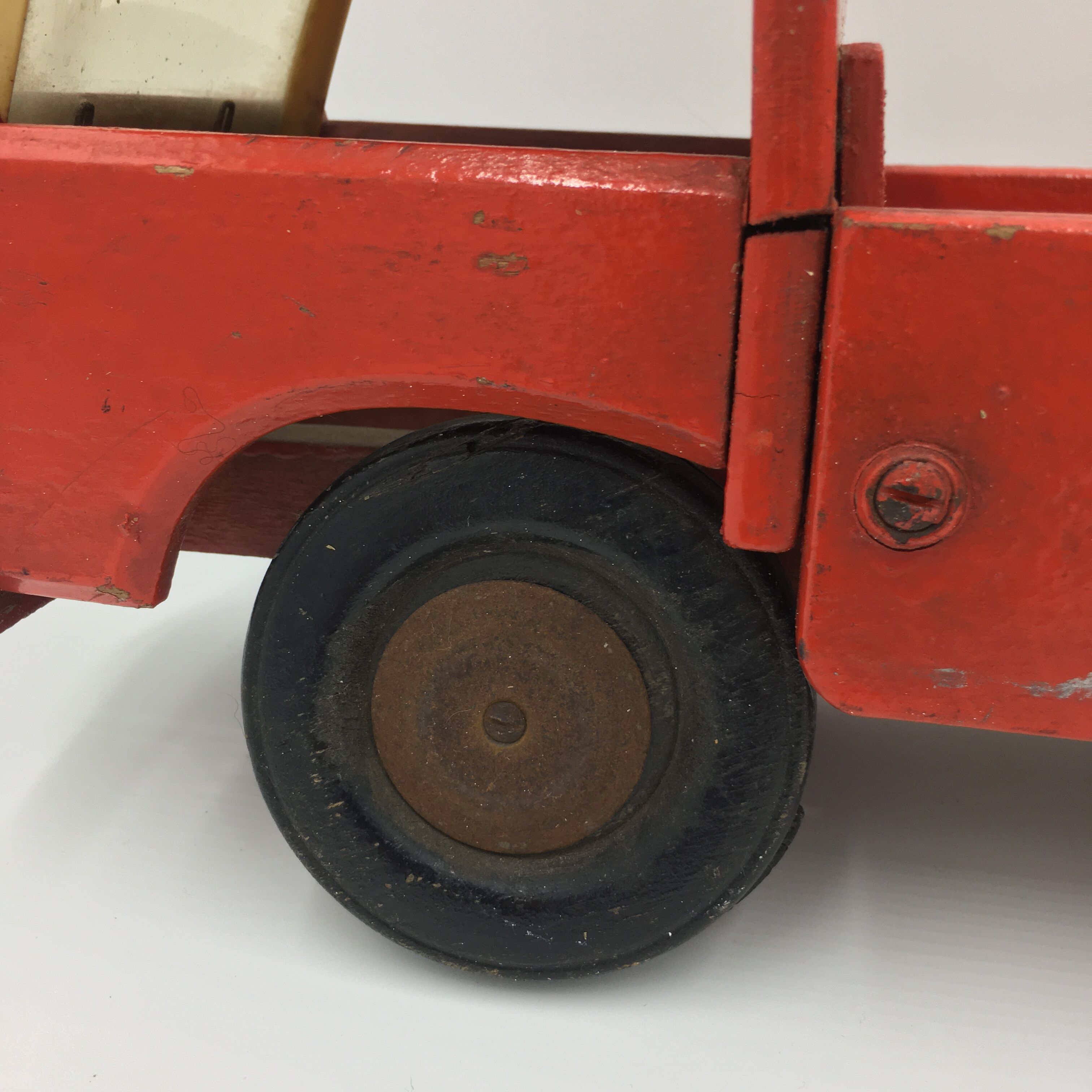 Wooden Truck Dejou