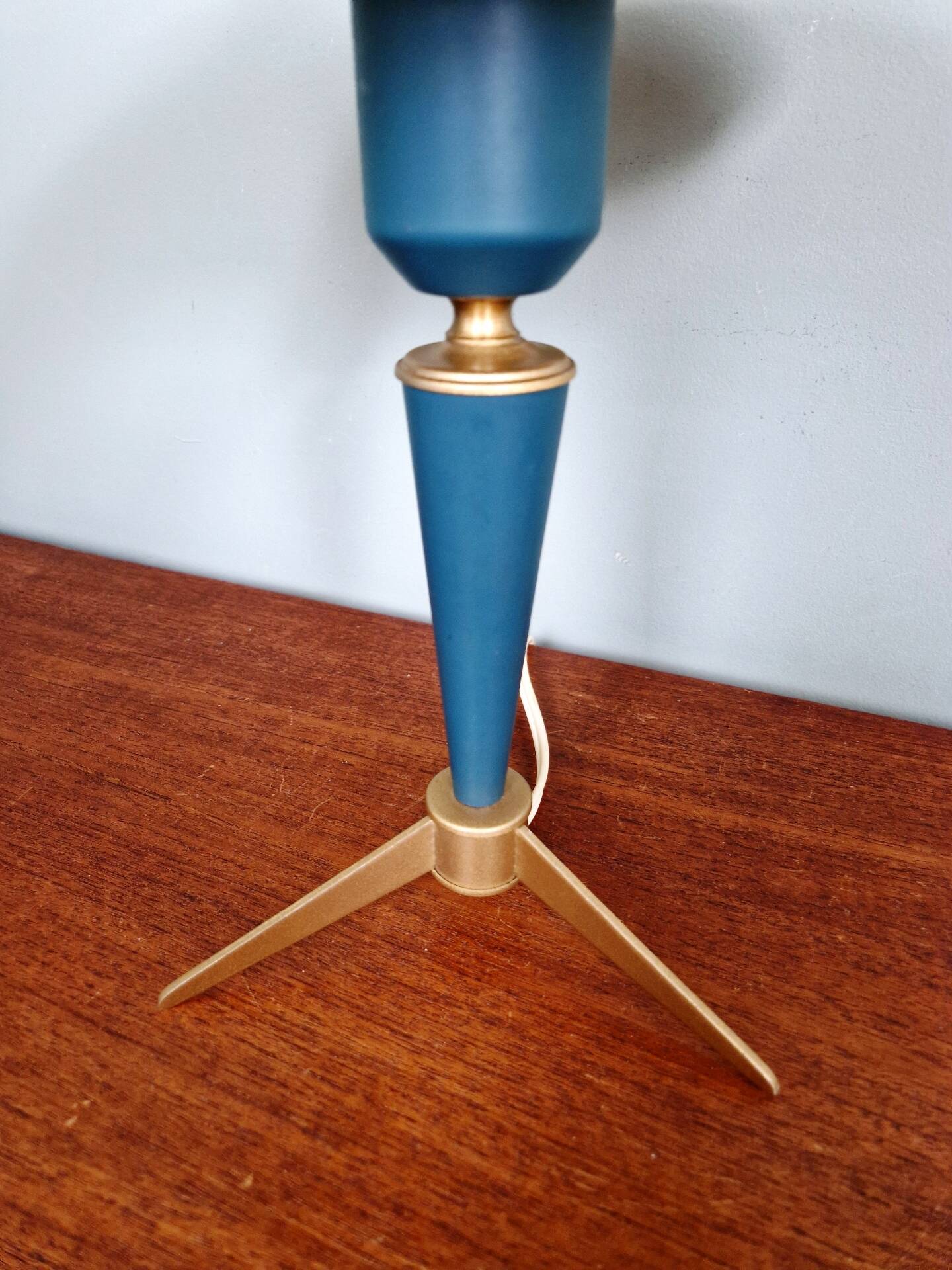 Philips tripod lamp, model Bijou, design by Louis Kalff, 1950