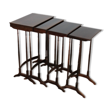 Tables gigognes