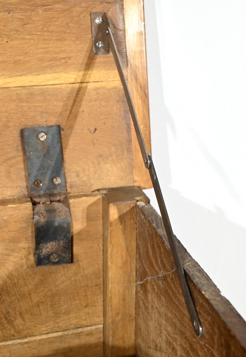 Oak Community Chest – Late 19th Century