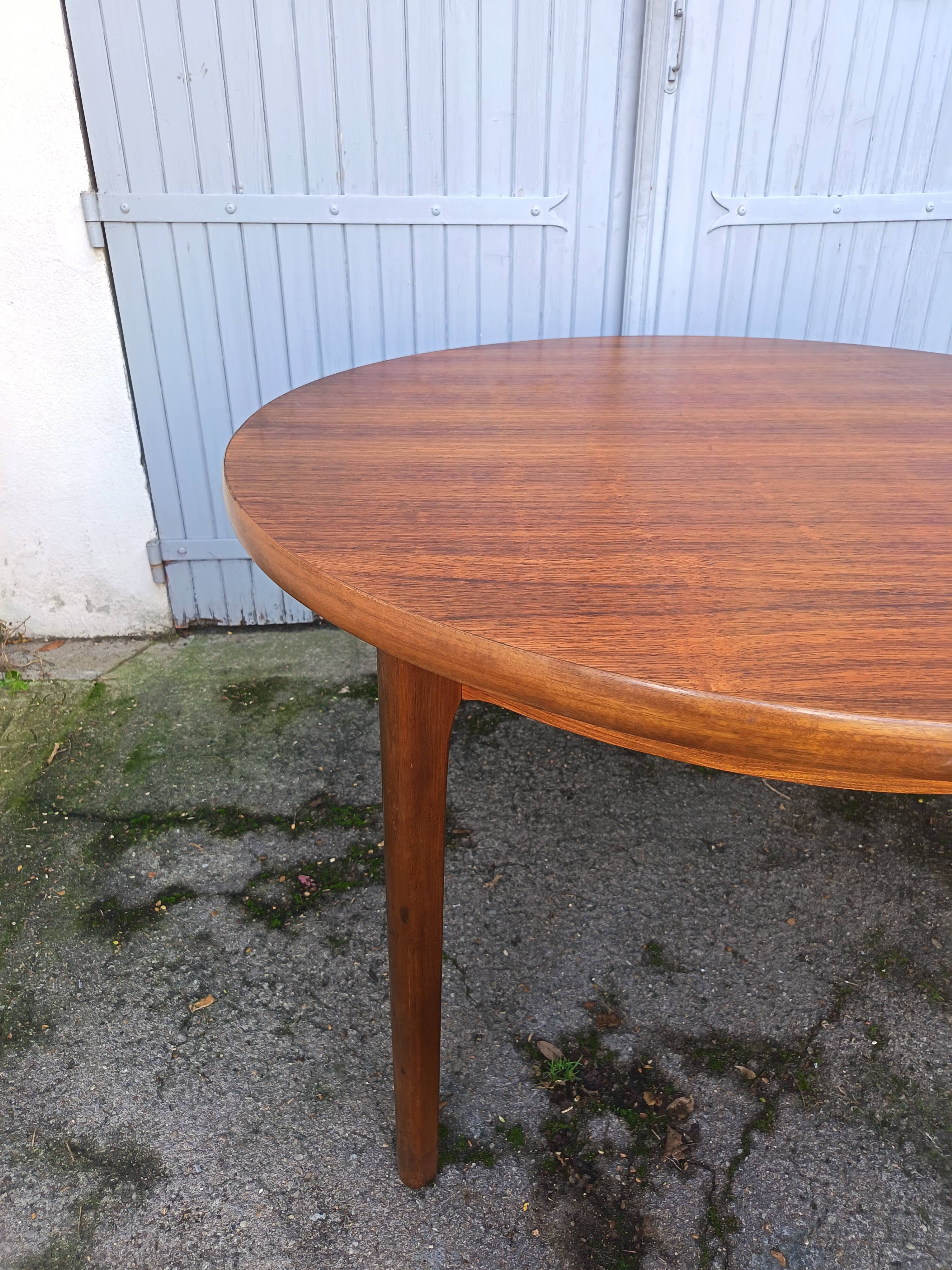 Henning Sorensen extendable dining table in rosewood from the 1960s.