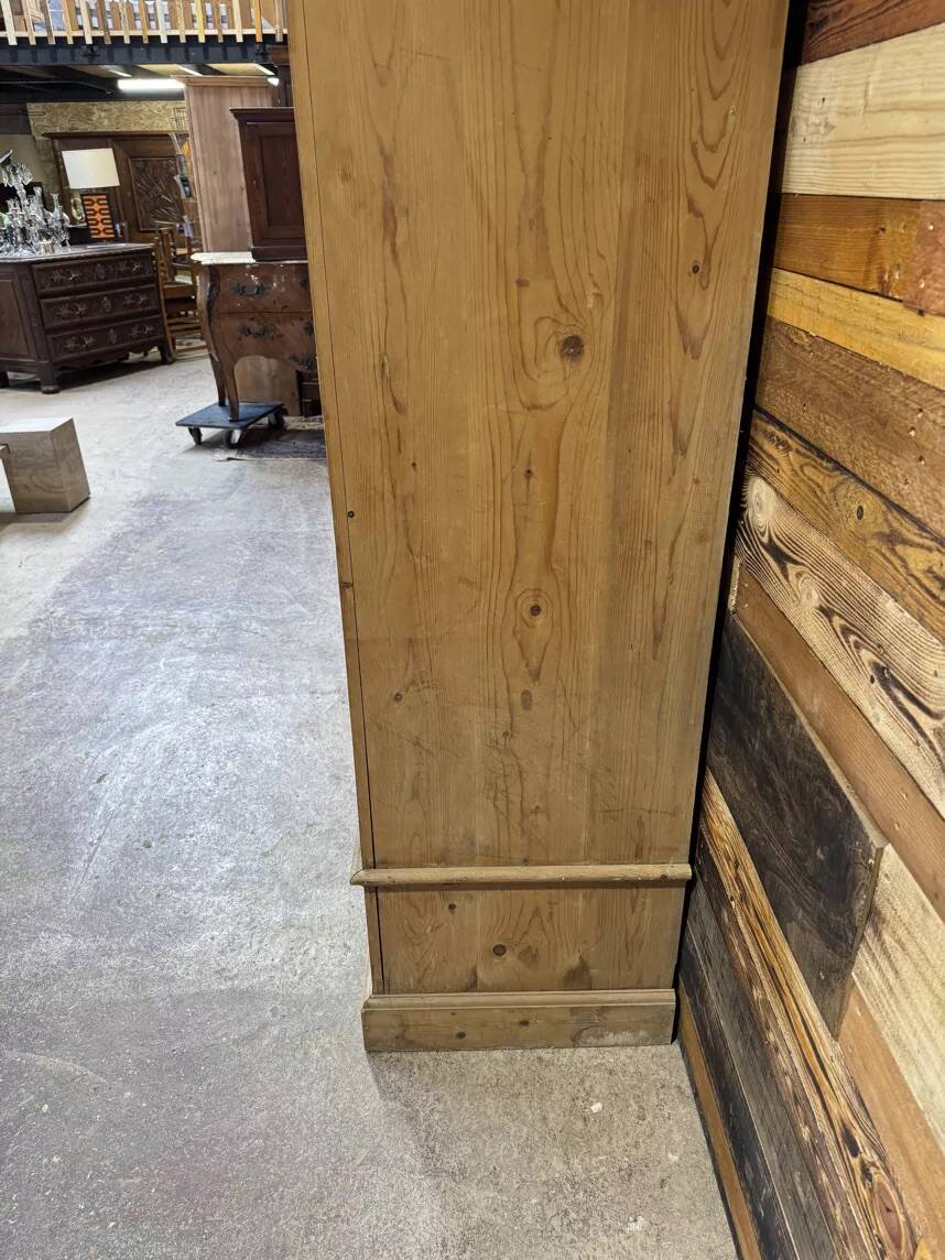 Red fir wardrobe - Compact & Authentic format