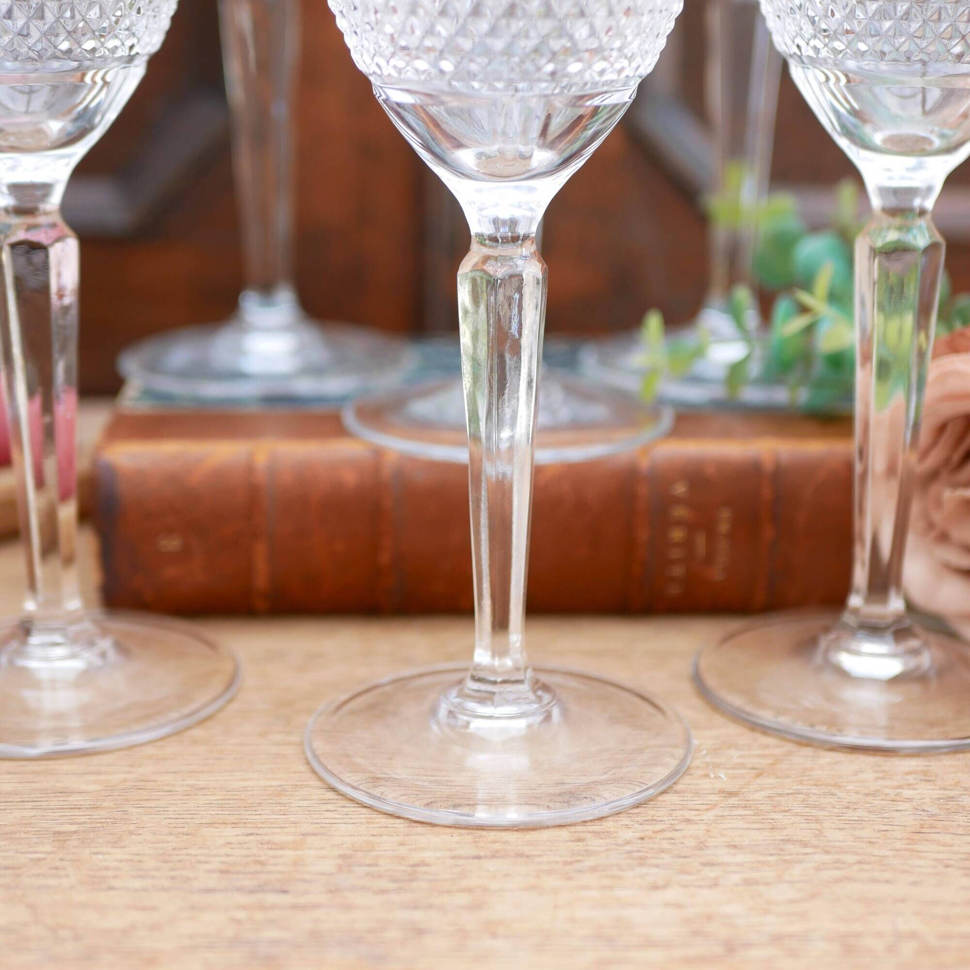 Set of 6 crystal wine glasses with a stud pattern