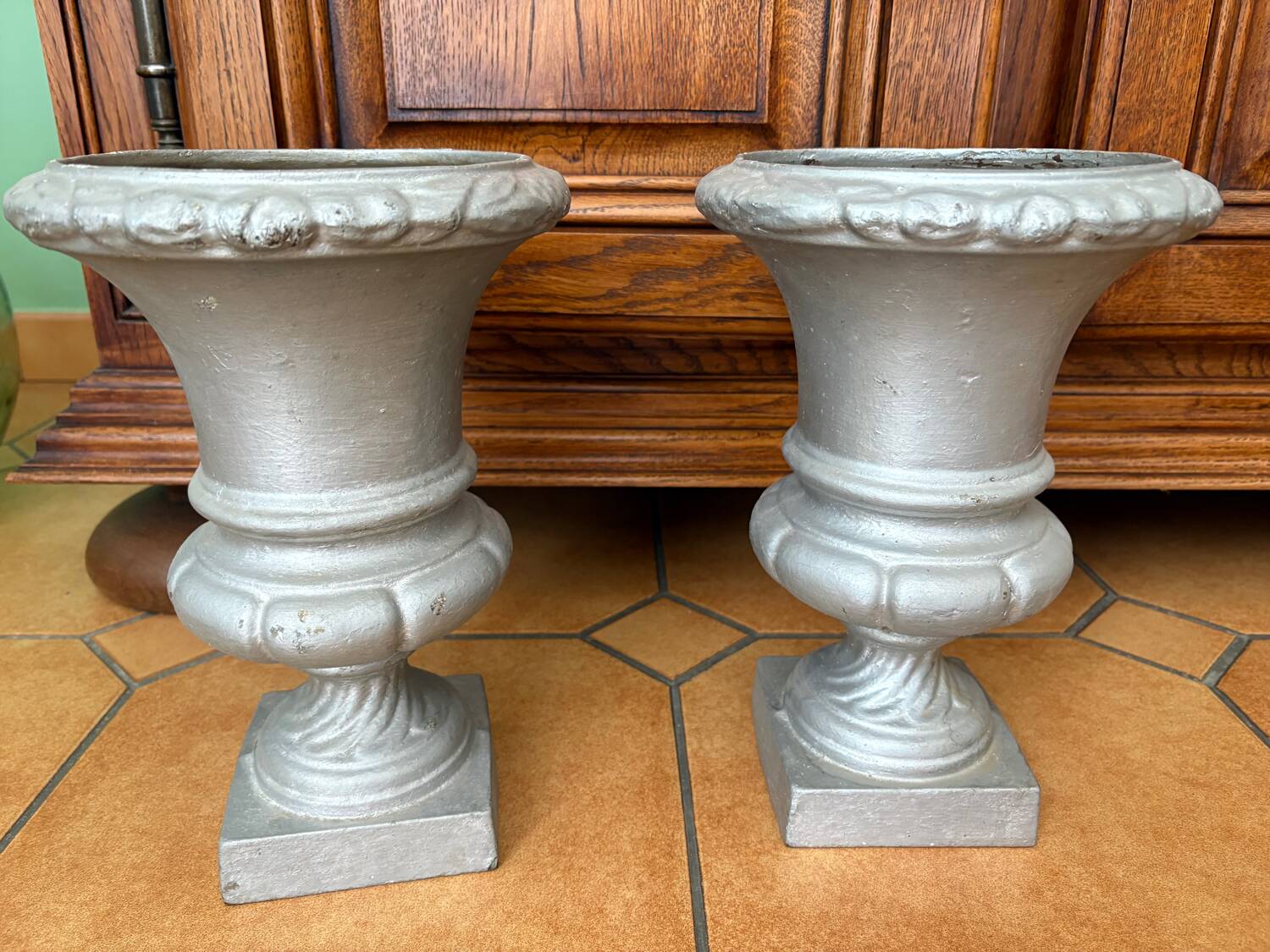 Medici vase pair