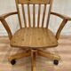 Fauteuil pivotant et inclinable bois massif.