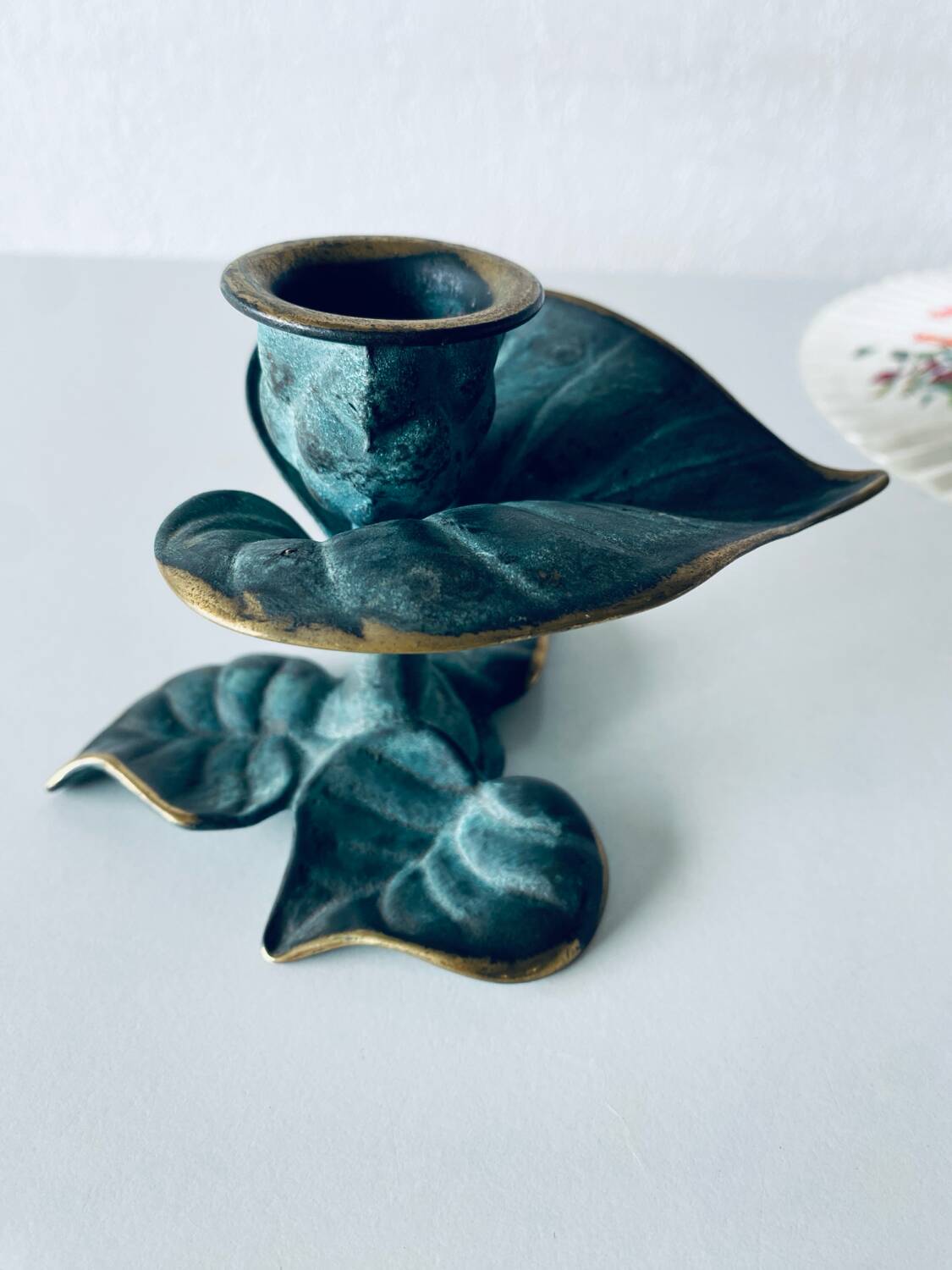 Bronze leaf candle holder