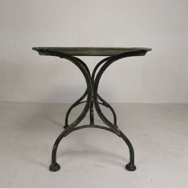 Table bistrot en acier, table de jardin avec profils en T courbés, années 1950