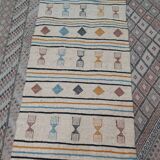 Tapis beige à motifs berbères multicolores