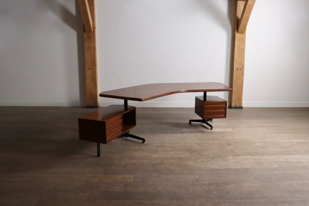 Osvaldo Borsani T96 Boomerang desk for Tecno, Italy, 1956