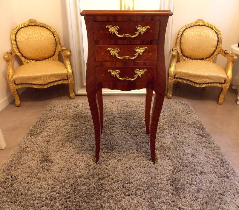 Small 19th-century chest of drawers