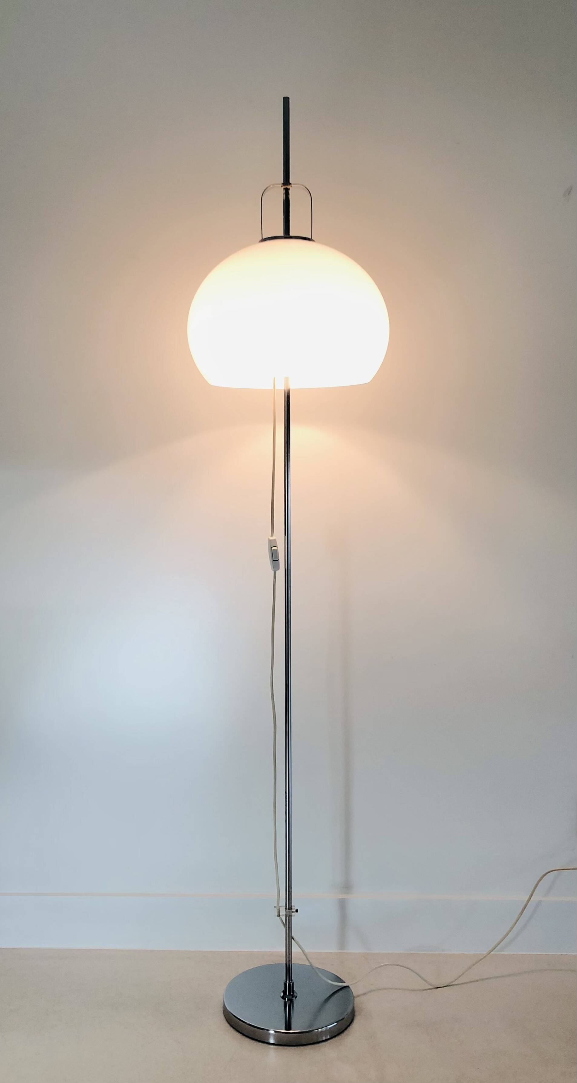 Lampadaire vintage "Lucerna" de Harvey Guzzini pour Meblo, Italie 1970