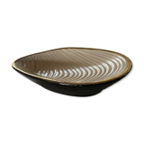 Shell-shaped cup