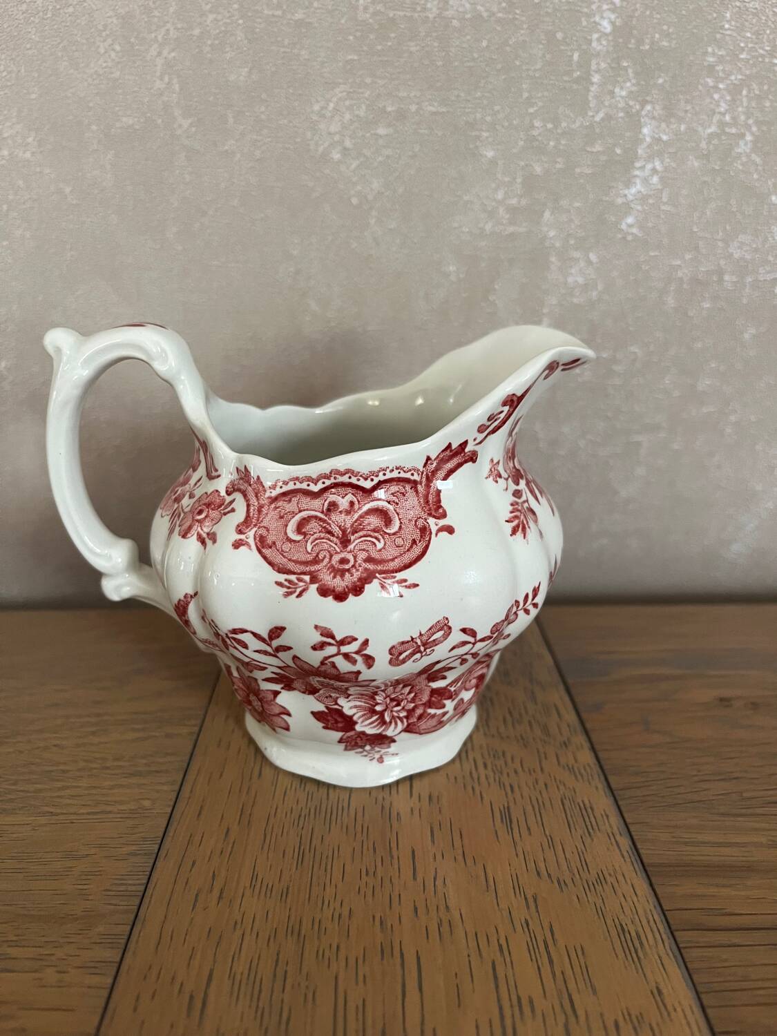 Charmant Pot à Lait Rouge Grenat – Ridgeway Staffordshire England Wind