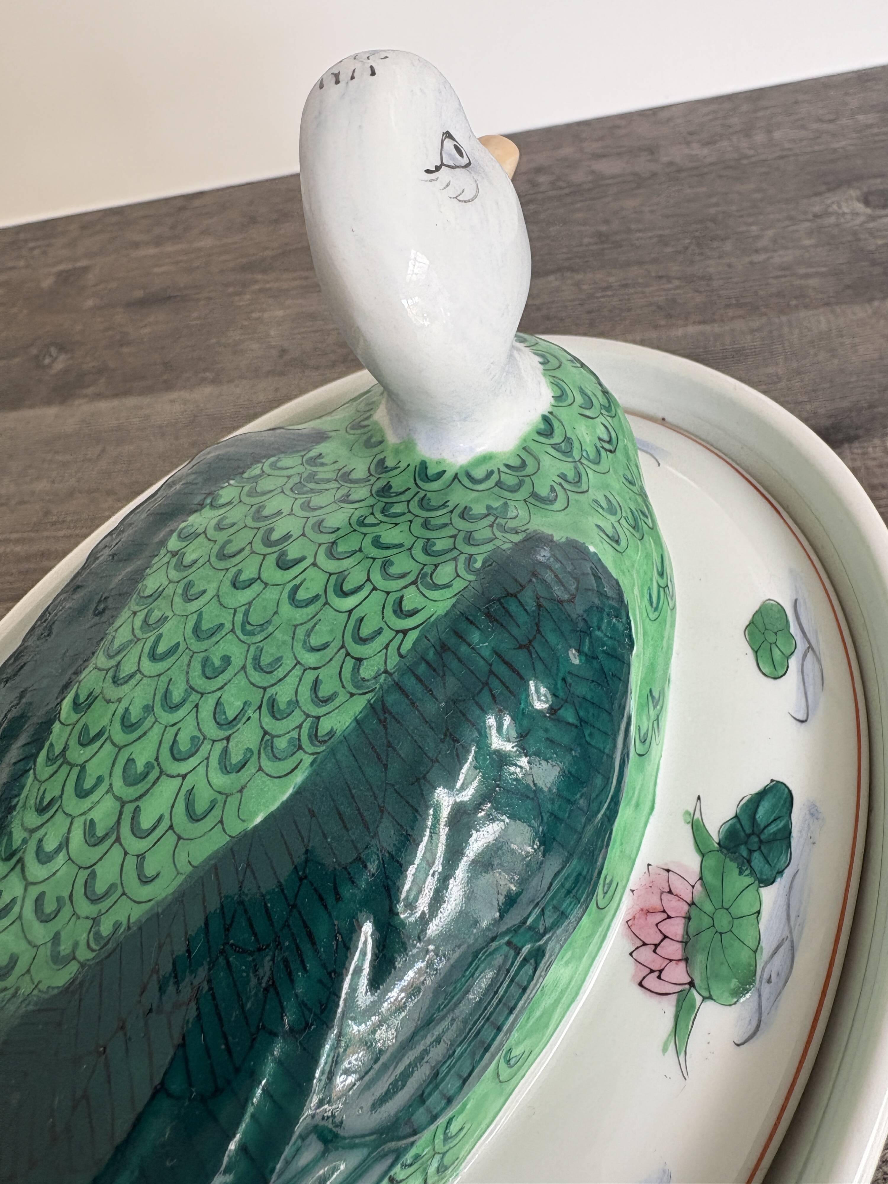 Large covered duck-shaped porcelain pot in China