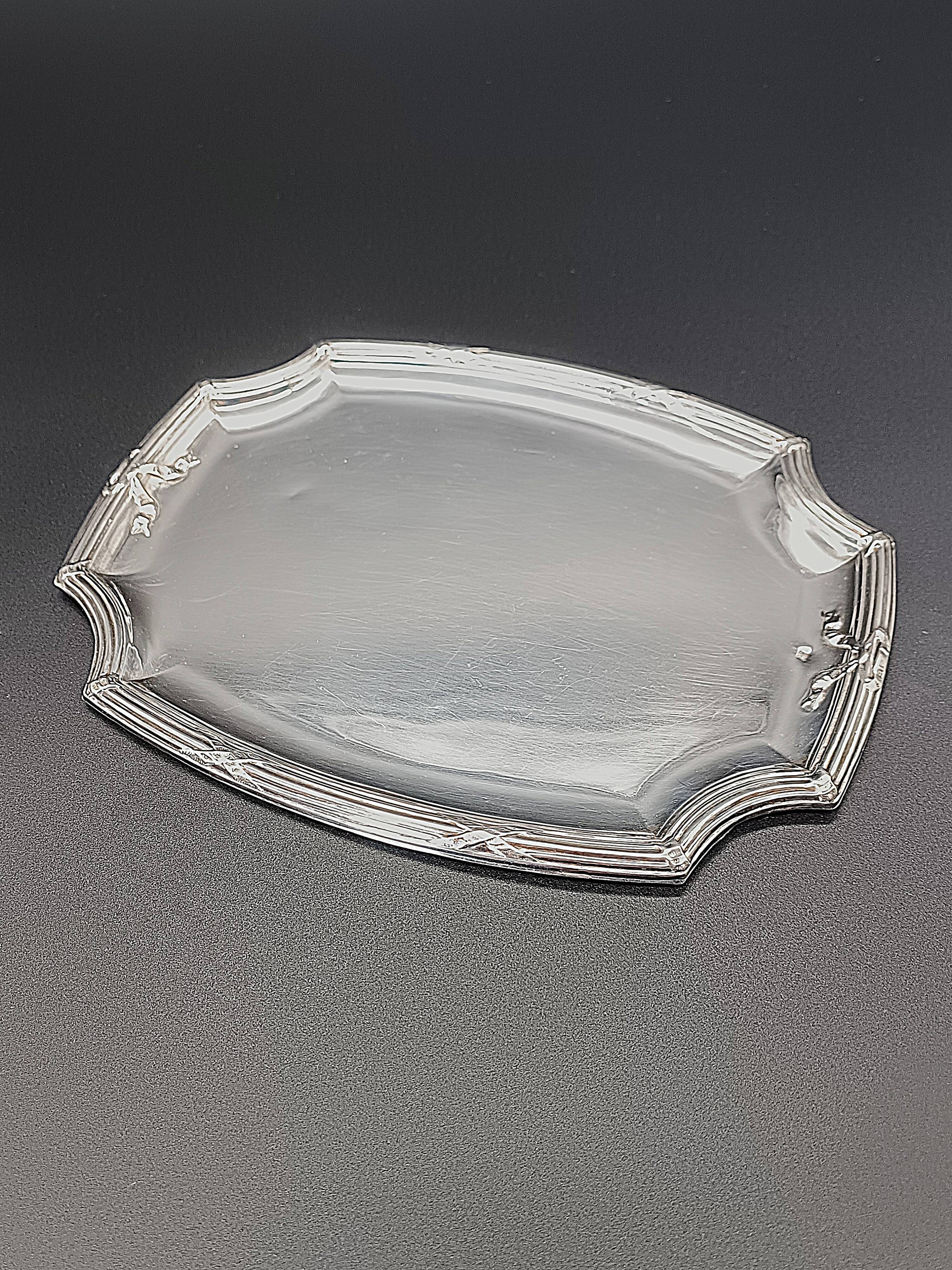 Refined small serving tray or rectangular catch-all with rounded corners.