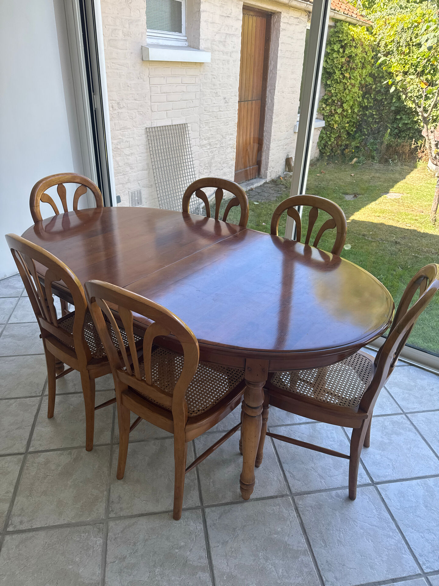 Table à manger avec 6 chaises
