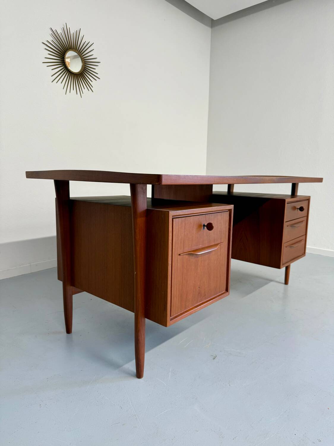 Scandinavian design desk Swiss Teack design 70s teak