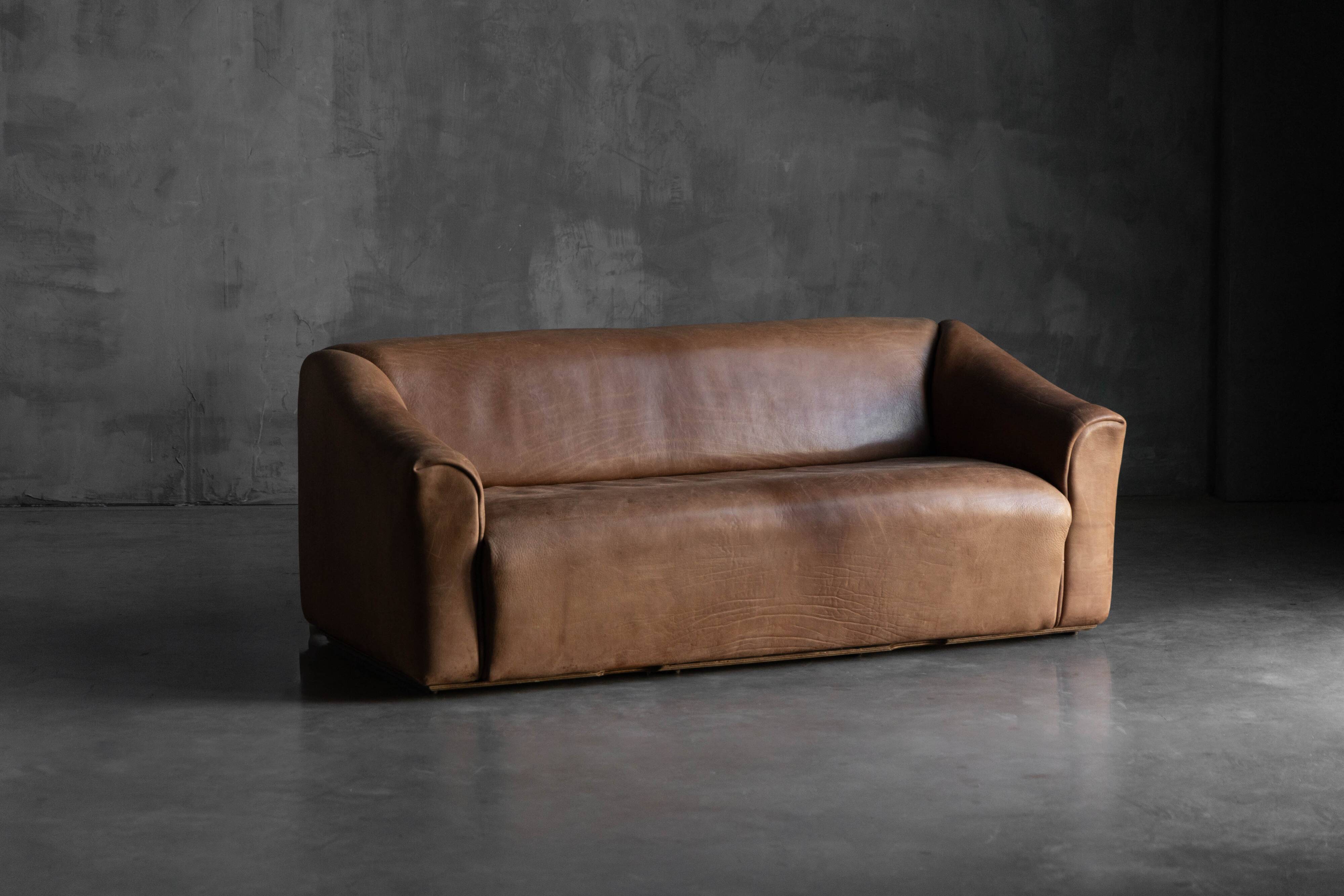 De Sede DS-47 bullhide leather sofa, Switzerland, 1970s