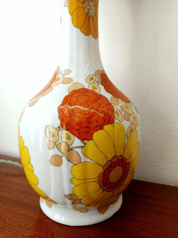 Lampe 1970 aux fleurs et abat-jour cuir sur mesure