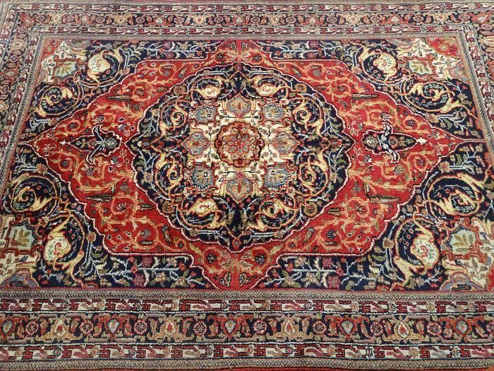 Persian Tabriz carpet, 135 cm x 195 cm, Iran, Hand knotted wool, 1980, perfect condition