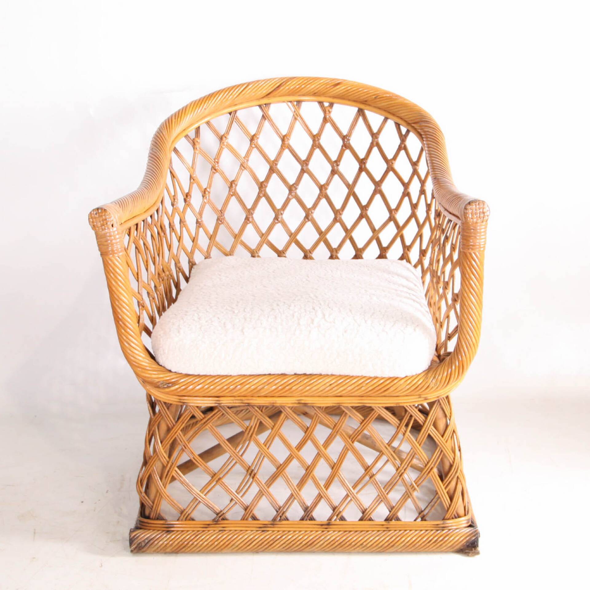 Woven rattan lounge set