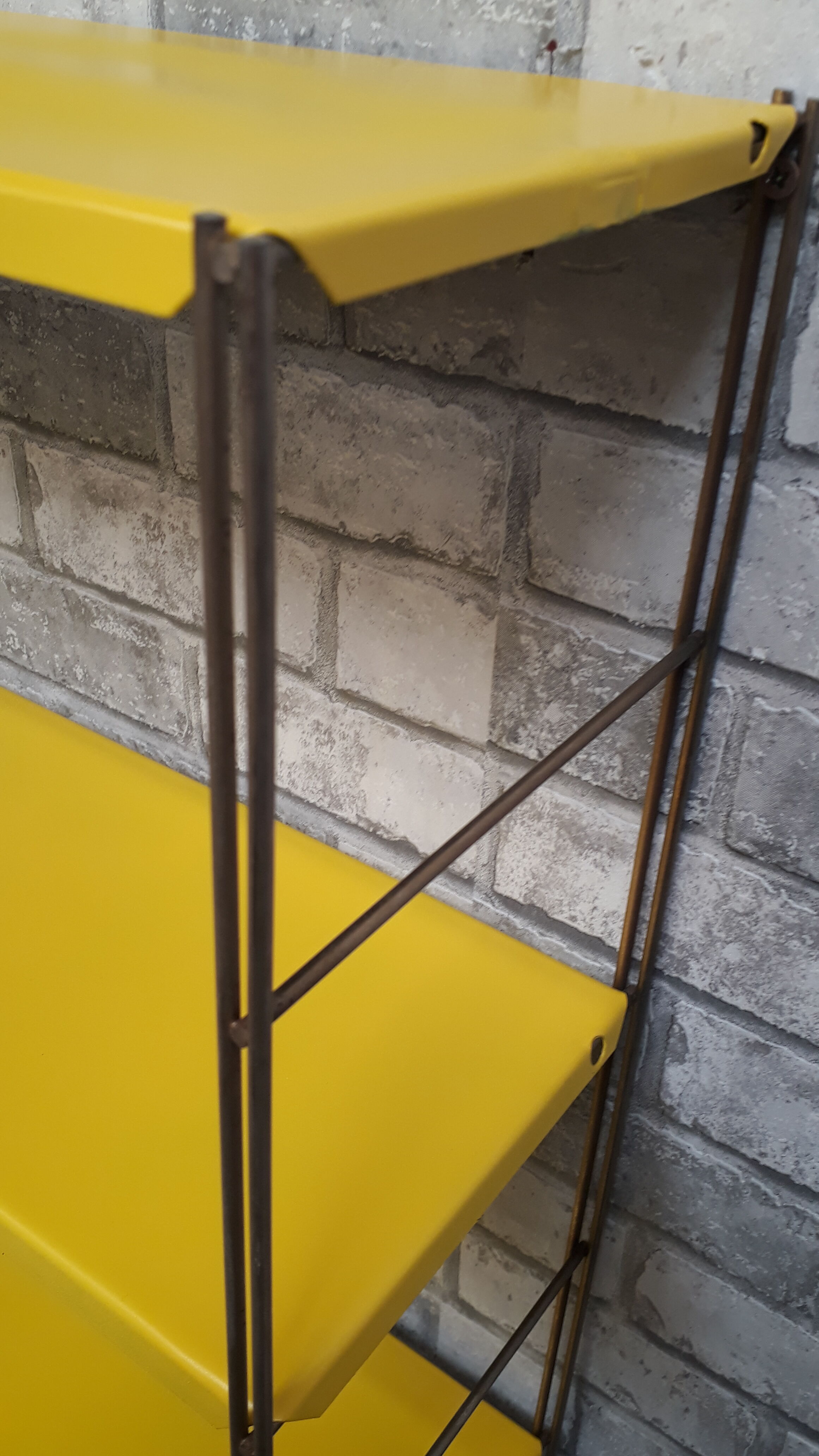 Etagere vintage string  jaune  49x60     ,plateau 48.5x16