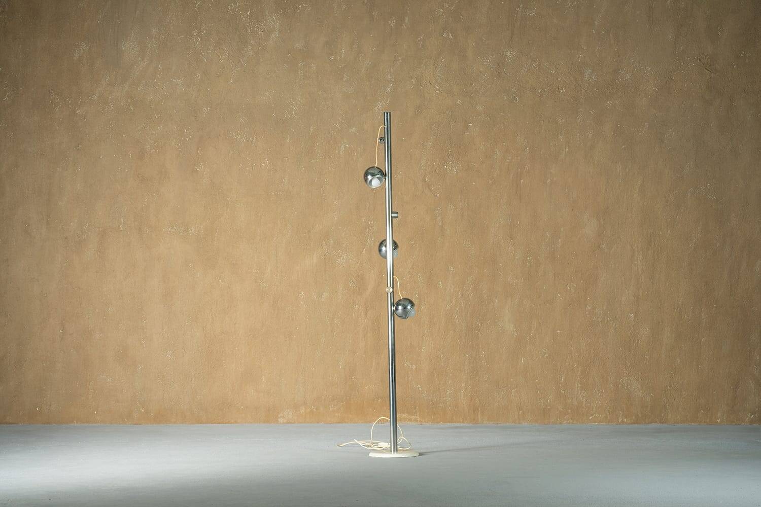 Floor lamp in aluminium with magnetic bulbs, Italy 1970s